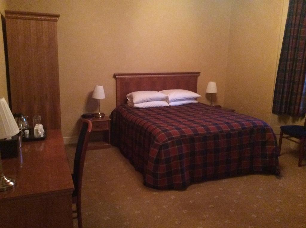Taychreggan Hotel Dundee Room photo